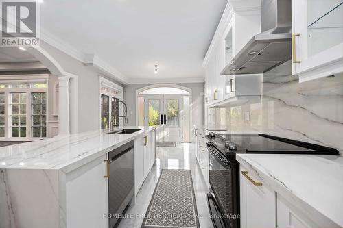 192 Kimber Crescent W, Vaughan, ON - Indoor Photo Showing Kitchen With Upgraded Kitchen