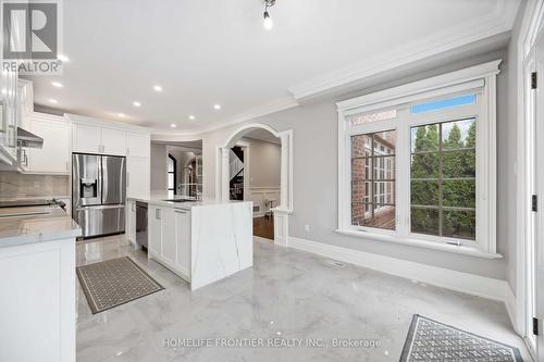 192 Kimber Crescent W, Vaughan, ON - Indoor Photo Showing Kitchen