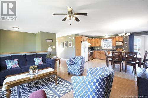 16 Southampton Court, Hartland, NB - Indoor Photo Showing Living Room