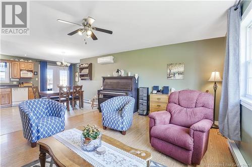 16 Southampton Court, Hartland, NB - Indoor Photo Showing Living Room