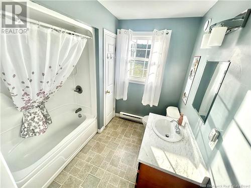 16 Southampton Court, Hartland, NB - Indoor Photo Showing Bathroom