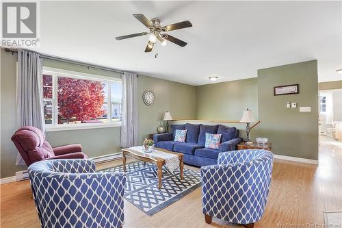 16 Southampton Court, Hartland, NB - Indoor Photo Showing Living Room