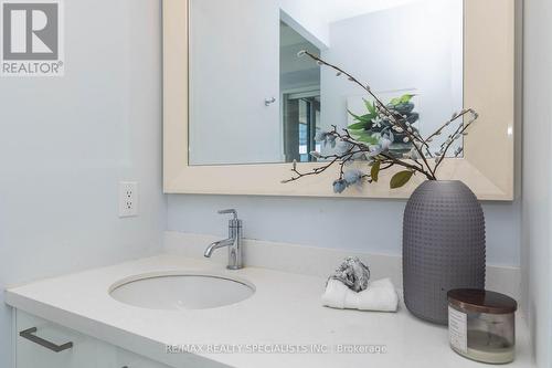 1212 - 90 Park Lawn Road, Toronto, ON - Indoor Photo Showing Bathroom