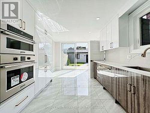 411 Concord Avenue, Toronto, ON - Indoor Photo Showing Kitchen With Upgraded Kitchen