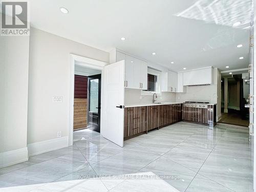 411 Concord Avenue, Toronto, ON - Indoor Photo Showing Kitchen