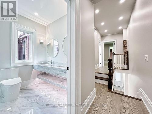 411 Concord Avenue, Toronto, ON - Indoor Photo Showing Bathroom