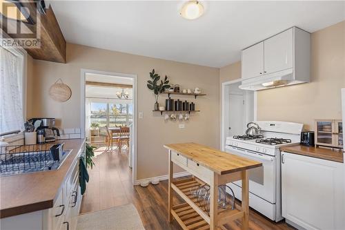 3126 Parkedale Avenue, Brockville, ON - Indoor Photo Showing Kitchen