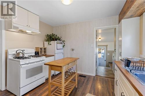 3126 Parkedale Avenue, Brockville, ON - Indoor Photo Showing Kitchen