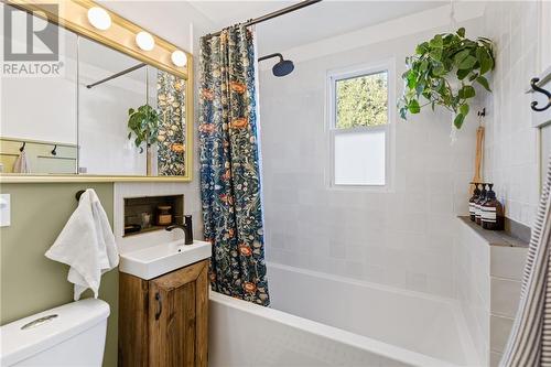 3126 Parkedale Avenue, Brockville, ON - Indoor Photo Showing Bathroom