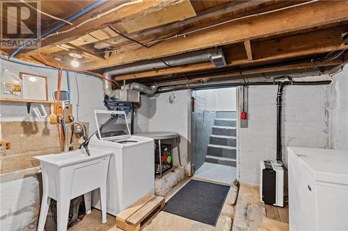 3126 Parkedale Avenue, Brockville, ON - Indoor Photo Showing Laundry Room