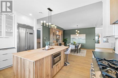 310 Three Island Pond Road, Paradise, NL - Indoor Photo Showing Kitchen