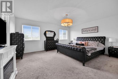 130 Chartwell Circle, Hamilton, ON - Indoor Photo Showing Bedroom