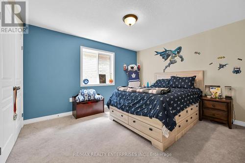 130 Chartwell Circle, Hamilton, ON - Indoor Photo Showing Bedroom