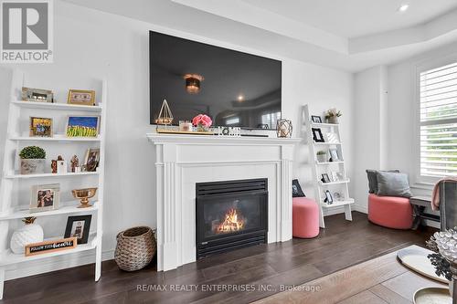 130 Chartwell Circle, Hamilton, ON - Indoor Photo Showing Living Room With Fireplace