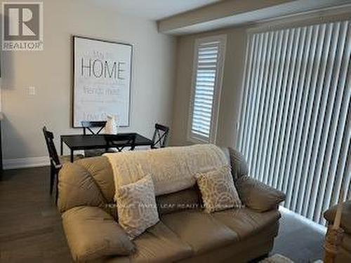 38 Fenside Street, Kitchener, ON - Indoor Photo Showing Living Room