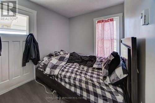 21 Sugarloaf Street, Port Colborne, ON - Indoor Photo Showing Bedroom