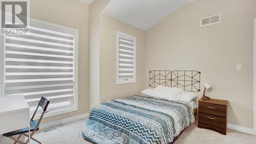 7197 Parsa Street E, Niagara Falls, ON - Indoor Photo Showing Bedroom