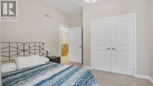 7197 Parsa Street E, Niagara Falls, ON - Indoor Photo Showing Bedroom