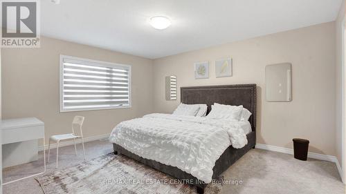 7197 Parsa Street E, Niagara Falls, ON - Indoor Photo Showing Bedroom