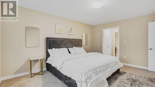 7197 Parsa Street E, Niagara Falls, ON - Indoor Photo Showing Bedroom