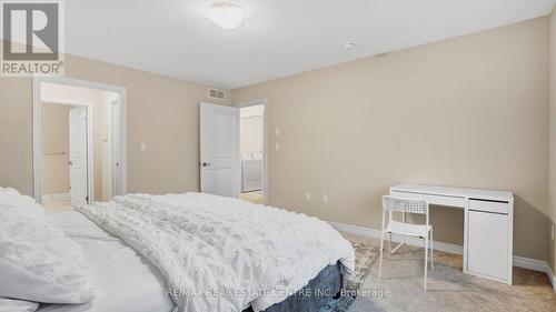 7197 Parsa Street E, Niagara Falls, ON - Indoor Photo Showing Bedroom