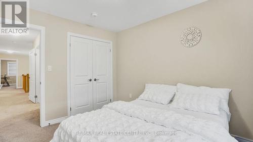 7197 Parsa Street E, Niagara Falls, ON - Indoor Photo Showing Bedroom