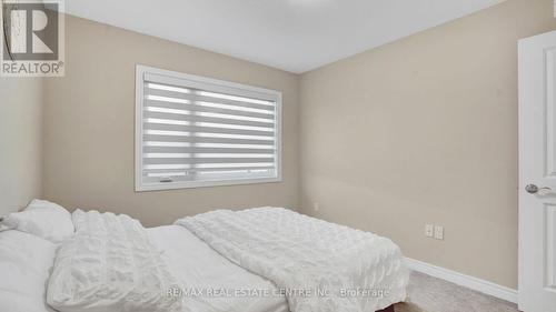 7197 Parsa Street E, Niagara Falls, ON - Indoor Photo Showing Bedroom