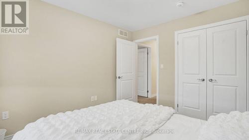 7197 Parsa Street E, Niagara Falls, ON - Indoor Photo Showing Bedroom