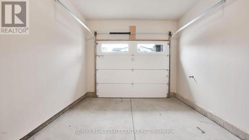 7197 Parsa Street E, Niagara Falls, ON - Indoor Photo Showing Garage