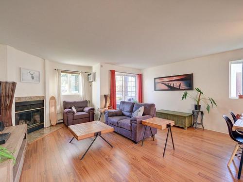 Salon - 101-270 Rue Des Violettes, Sainte-Thérèse, QC - Indoor Photo Showing Living Room With Fireplace