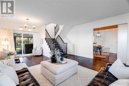 22384 Pratt Siding Road, Southwest Middlesex, ON - Indoor Photo Showing Living Room