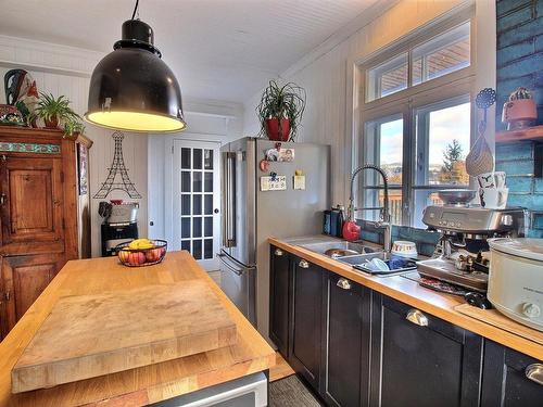 Kitchen - 101 Rue Lapointe, Clermont, QC - Indoor Photo Showing Other Room