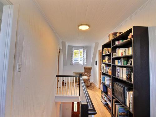 Passageway - 101 Rue Lapointe, Clermont, QC - Indoor