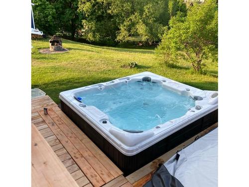 Spa - 101 Rue Lapointe, Clermont, QC - Outdoor With Above Ground Pool