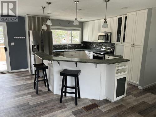 835 Spruce Avenue, 100 Mile House, BC - Indoor Photo Showing Kitchen With Double Sink With Upgraded Kitchen