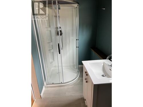 835 Spruce Avenue, 100 Mile House, BC - Indoor Photo Showing Bathroom