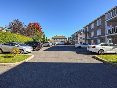 Parking - 5-549 Boul. St-Luc, Saint-Jean-Sur-Richelieu, QC - Outdoor