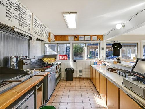 Restaurant - 71  - 77 Rue St-Paul, Saint-Jean-Sur-Richelieu, QC - Indoor Photo Showing Kitchen