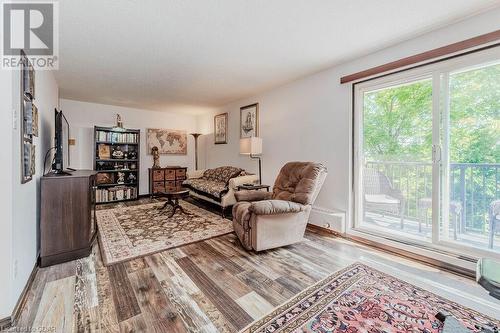 234 Willow Road Unit# 307, Guelph, ON - Indoor Photo Showing Living Room