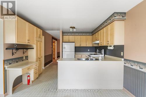 4 Riverwood Street, Whitby (Pringle Creek), ON - Indoor Photo Showing Kitchen With Double Sink