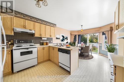 4 Riverwood Street, Whitby (Pringle Creek), ON - Indoor Photo Showing Kitchen With Double Sink