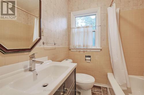 7 Calderon Crescent, Toronto, ON - Indoor Photo Showing Bathroom