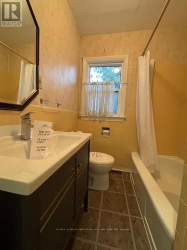 7 Calderon Crescent, Toronto, ON - Indoor Photo Showing Bathroom