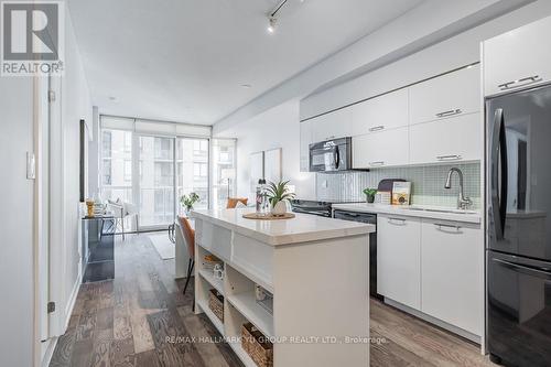 1205 - 126 Simcoe Street, Toronto, ON - Indoor Photo Showing Kitchen With Upgraded Kitchen