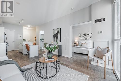 1205 - 126 Simcoe Street, Toronto, ON - Indoor Photo Showing Living Room