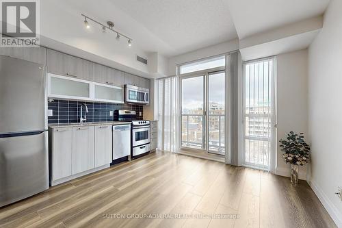 840 - 68 Abell Street, Toronto, ON - Indoor Photo Showing Kitchen