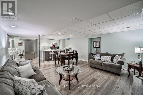 8 Carriage Lane, Clarington, ON - Indoor Photo Showing Living Room