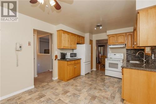 124 Clara Court, North Bay, ON - Indoor Photo Showing Kitchen With Double Sink