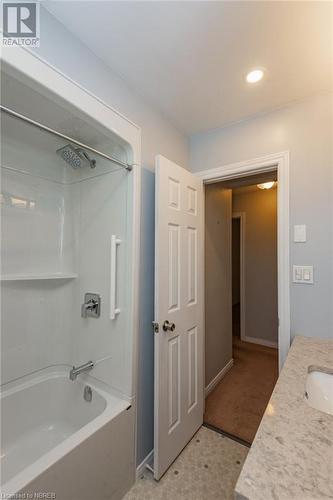 124 Clara Court, North Bay, ON - Indoor Photo Showing Bathroom