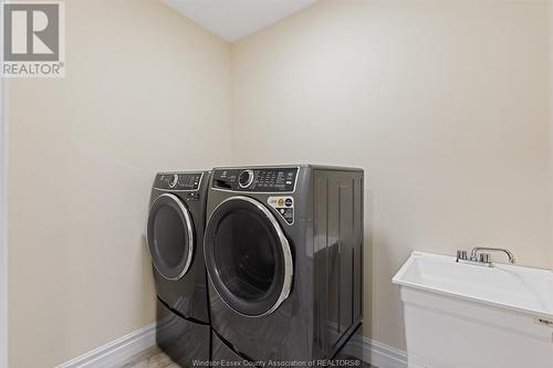 517 Veneto Street, Lakeshore, ON - Indoor Photo Showing Laundry Room